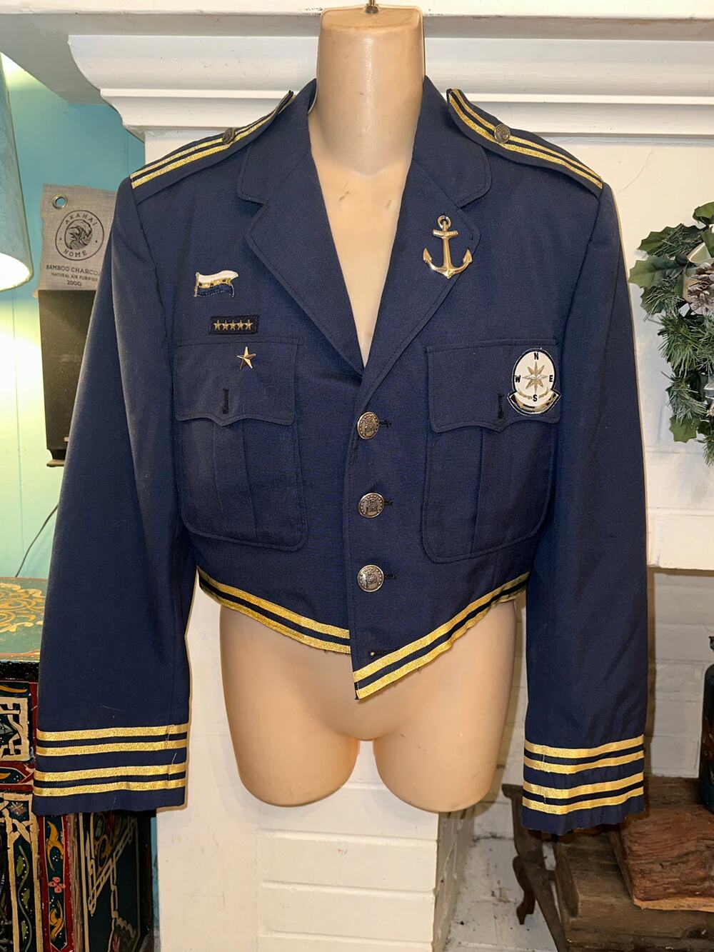 VINTAGE NAVY BLUE RAG RETRO MILITARY BAND JACKET W/ PATCHES, PINS, GOLD RIBBON